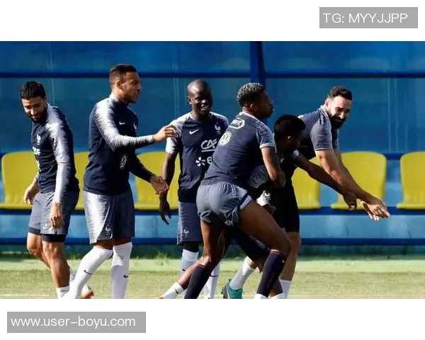 姆总与琼阿梅尼孔德共观非洲杯三位球员背后的非洲血统故事 姆总与琼阿梅尼孔德共观非洲杯三位球员背后的非洲血统故事