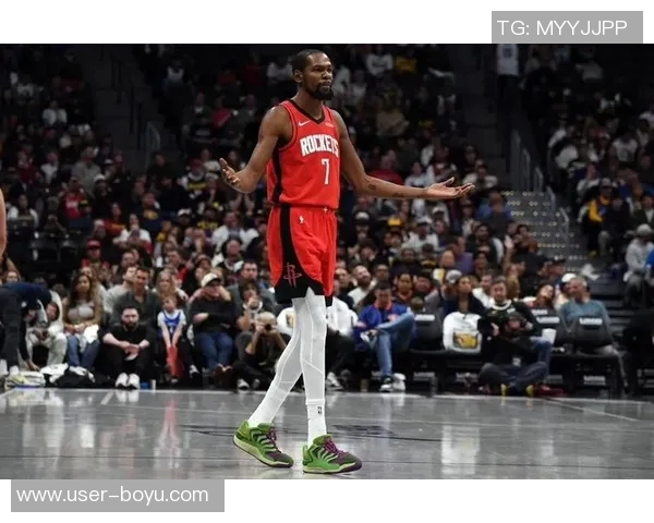 莱昂纳德表现平稳全队最高得分21分但正负值却为负11引人关注 莱昂纳德表现平稳全队最高得分21分但正负值却为负11引人关注