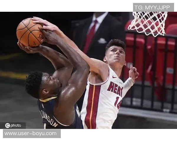 锡安随队客战迈阿密前夕探访Unrivaled联赛并进行训练活动 锡安随队客战迈阿密前夕探访Unrivaled联赛并进行训练活动